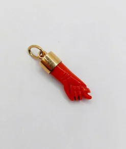 Pendentif vintage main de figa or jaune 18 carats corail rouge de méditerranée