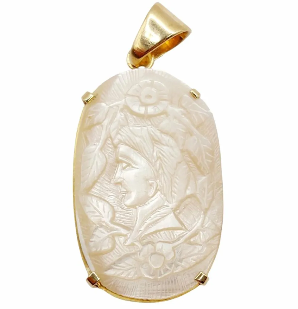 Pendentif vintage or jaune ornée d'une plaque de nacre