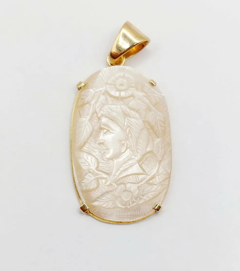 Pendentif vintage or jaune ornée d'une plaque de nacre
