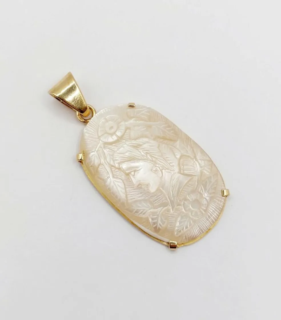 Pendentif vintage or jaune ornée d'une plaque de nacre