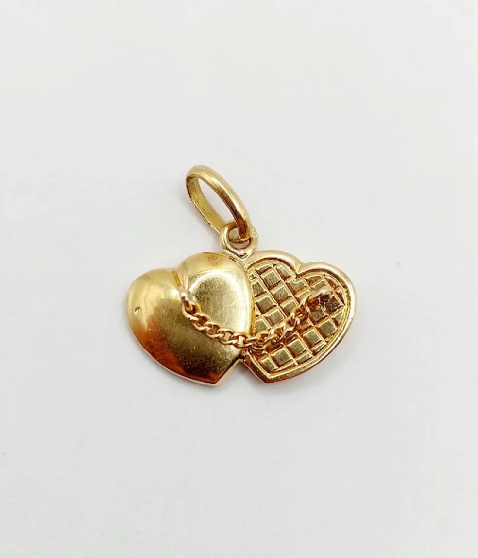 Pendentif vintage or 18k formant deux cœurs accolés reliés par une chaine