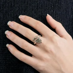PIAGET - Bague "clochette" en or blanc, platine et diamants