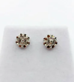Puces d'oreilles Art Déco or jaune, diamant serti illusion (circa 1920)