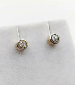 Puces d'oreilles Art Déco or jaune, platine et diamants taille ancienne (circa 1920)