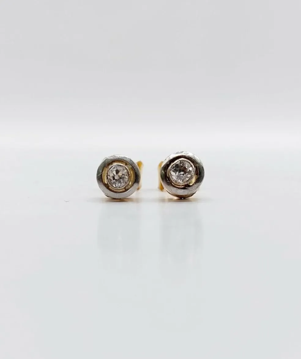 Puces d'oreilles Art Déco or jaune, platine et diamants taille ancienne (circa 1920)