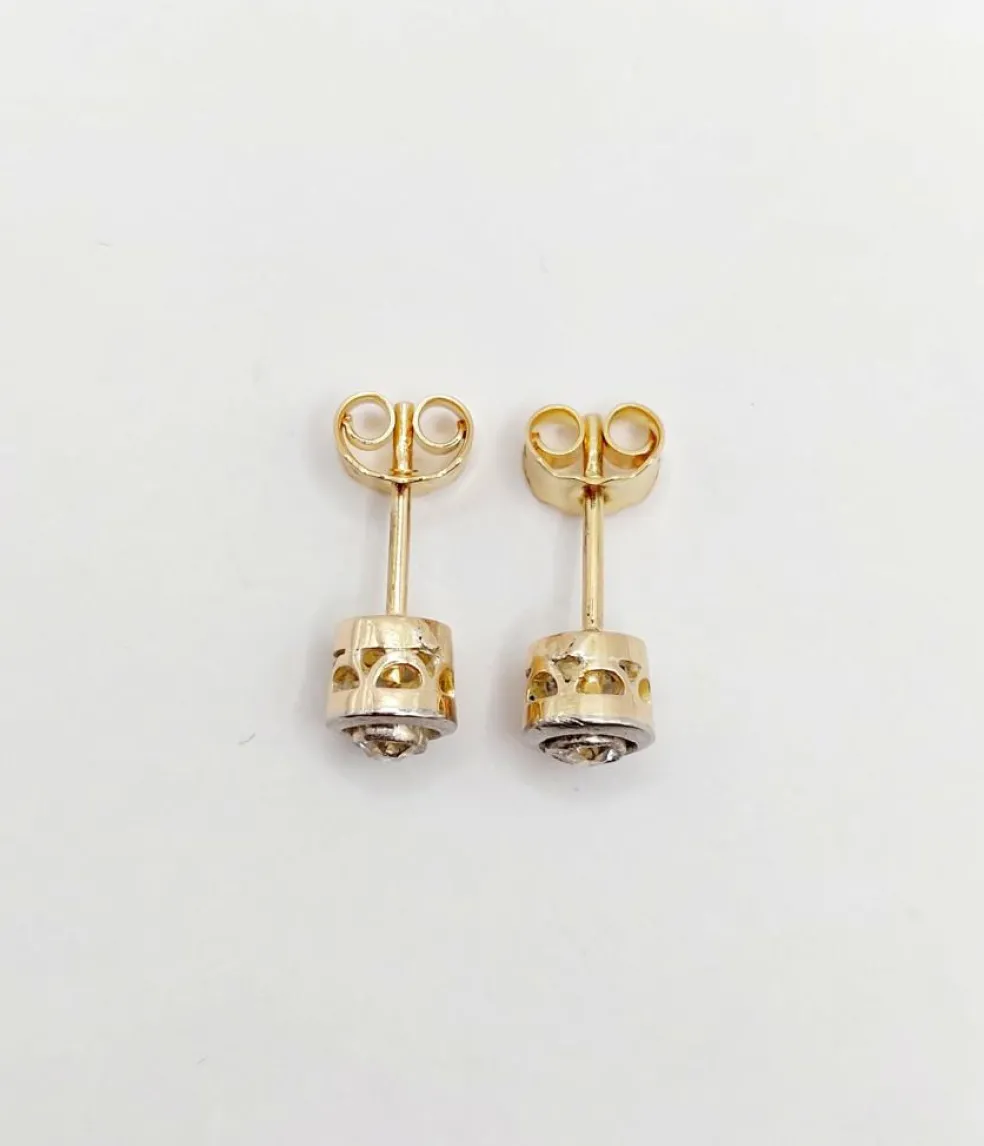 Puces d'oreilles Art Déco or jaune, platine et diamants taille ancienne (circa 1920)