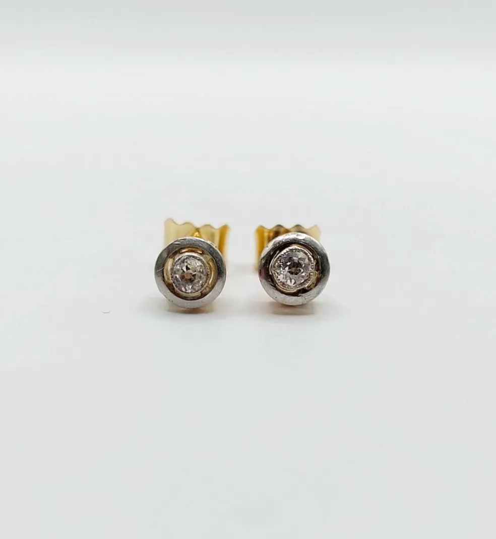 Puces d'oreilles Art Déco or jaune, platine et diamants taille ancienne (circa 1920)