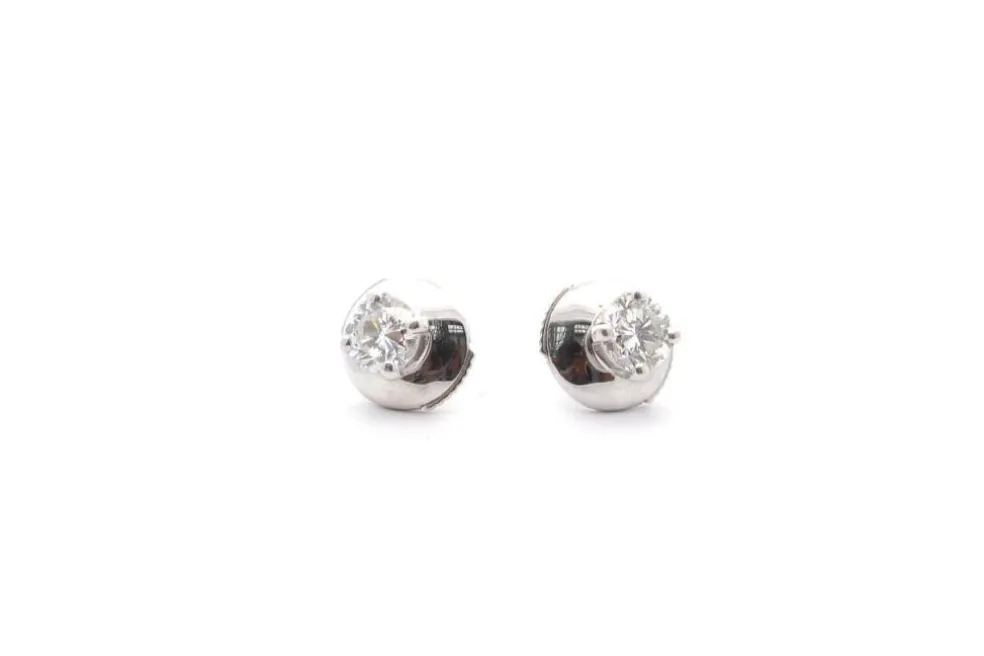 Puces d’oreilles diamants en or blanc