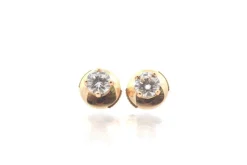 Puces d'oreilles en or jaune et diamants