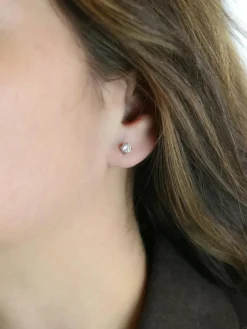 Puces d'oreilles or blanc diamants ronds 0.7 carat