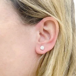Puces d'oreilles or blanc, diamants.