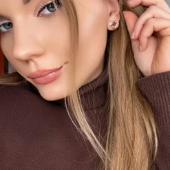 Puces d'oreilles or jaune 18 k & Rubis