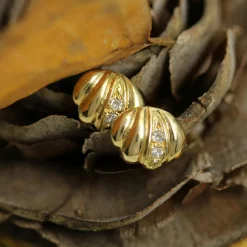 Puces d'oreilles or jaune godronné diamants