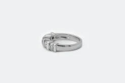 Rivière en or blanc avec diamants