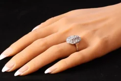Romance éternelle : bague Art Déco en platine et diamants des années 1950