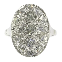 Romance éternelle : bague Art Déco en platine et diamants des années 1950