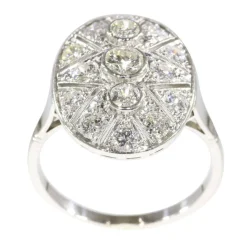 Romance éternelle : bague Art Déco en platine et diamants des années 1950