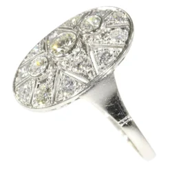Romance éternelle : bague Art Déco en platine et diamants des années 1950