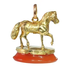 Sceau pendentif cheval en or vintage