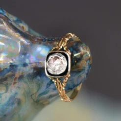 Solitaire ancien diamant émail noir et or
