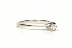 Solitaire contemporain or blanc diamant
