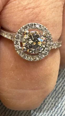 Solitaire en diamants sur or blanc 18 carats