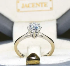 Solitaire en or blanc