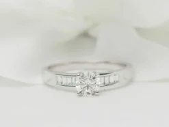 Solitaire en or blanc et diamant rond de 0,52 ct