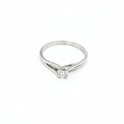 Solitaire en or blanc et diamant