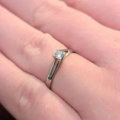 Solitaire en or blanc et diamant