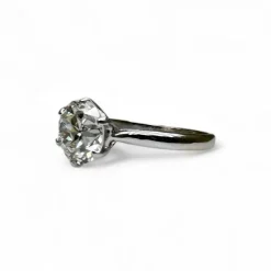 Solitaire en or blanc et diamant de 2,40 carats