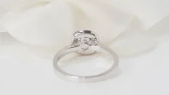 Solitaire en Or blanc et diamants