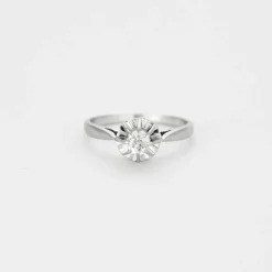 Solitaire en or gris