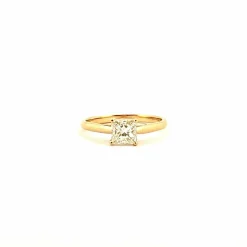 Solitaire en or jaune 18 carats diamants princesse