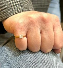 Solitaire en or jaune 18 carats diamants princesse