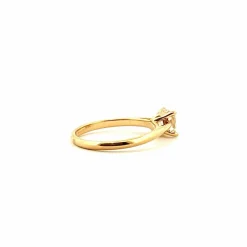 Solitaire en or jaune 18 carats diamants princesse