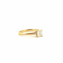 Solitaire en or jaune 18 carats diamants princesse