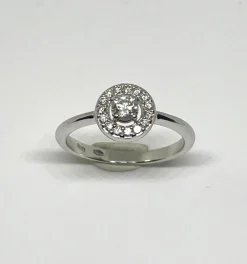 Solitaire or blanc diamant entouré
