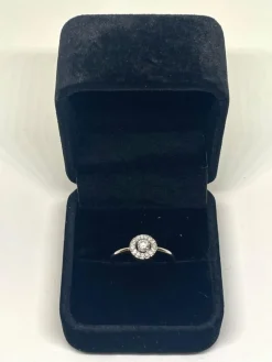 Solitaire or blanc diamant entouré