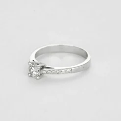 Solitaire or gris et diamants