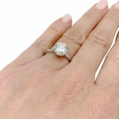 Solitaire platine et diamant, 2,23 carats.
