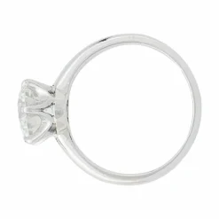 Solitaire platine et diamant, 2,23 carats.