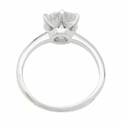 Solitaire platine et diamant, 2,23 carats.