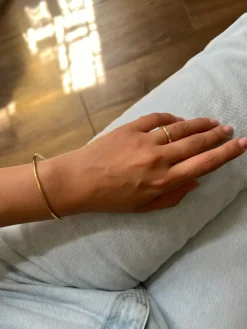 Solitaire rond en or serti d'un diamant taille brillant