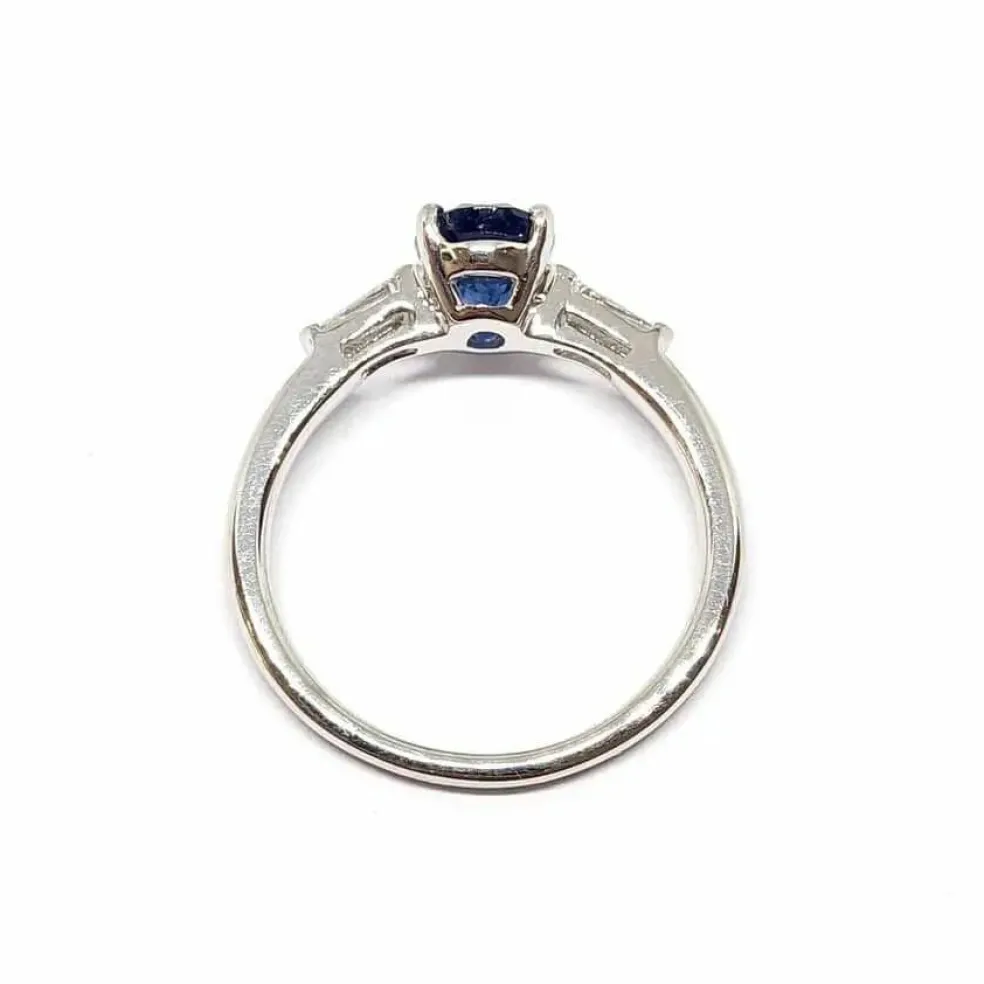 Solitaire saphir diamants or blanc
