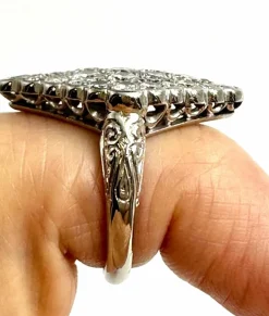 Superbe bague en diamants de forme losange des années 1920