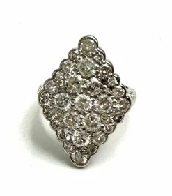 Superbe bague en diamants de forme losange des années 1920