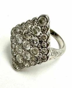 Superbe bague en diamants de forme losange des années 1920