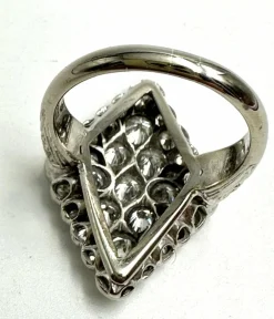 Superbe bague en diamants de forme losange des années 1920