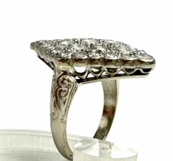 Superbe bague en diamants de forme losange des années 1920